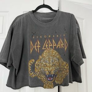 Cropped Def Leopard Shirt